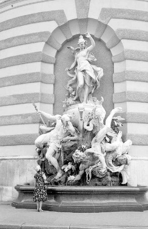 Wien: Brunnen am Michaeler Platz