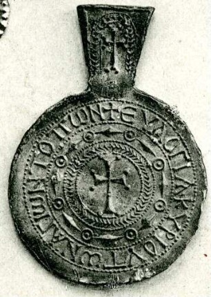 Ampulle mit Kreuz und Inschrift