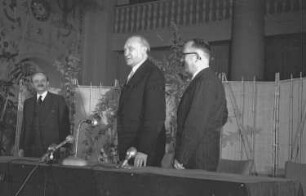 Baden-Baden: Kurhaus; am Tisch; Hallstein und Adenauer