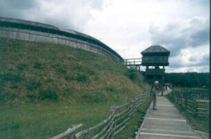 Bohlenweg mit Bastion am Ringwall