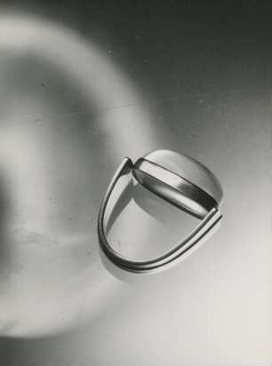 Ring aus Gold mit Mondstein von Brigitte Burkhardt