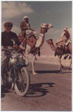 Werbefoto für das Simson-Moped SR1, aufgenommen in Ägypten