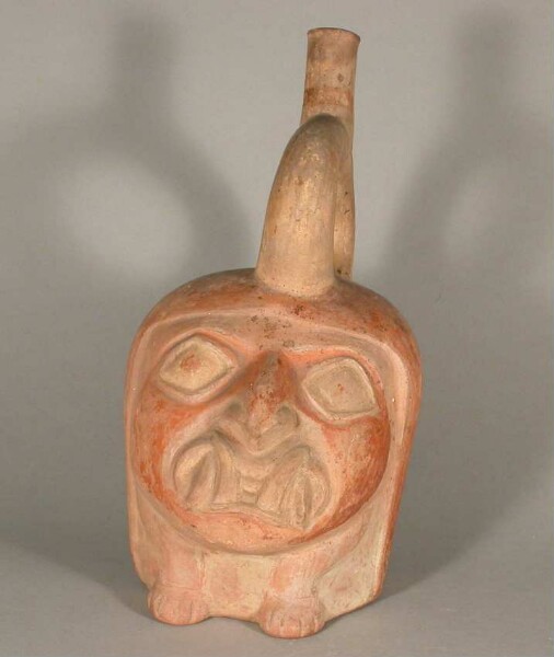 Anthropo-zoomorphic head with feline teeth