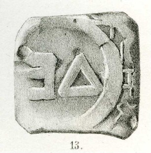 Fünftelmine(?). Quadratisches Bleigewicht mit einer Mondsichel und griechischer Inschrift: ΔΕ