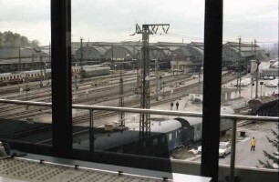 Karlsruhe: Hauptbahnhof; Einfahrt IC-Zug in Hauptbahnhof
