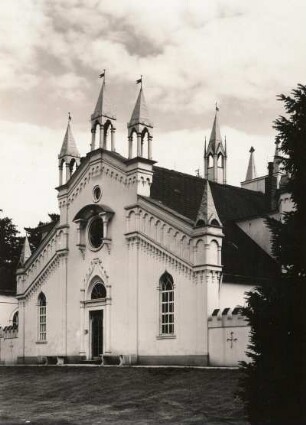 Oranienbaum-Wörlitz. Wörlitzer Park. Gotisches Haus (1773, 1786; F. W. v. Erdmannsdorff, G. C. Hesekiel)