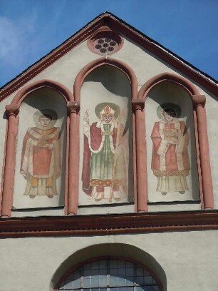 Würzburg - Giebel am Neumünster : Verzierter Giebel am Neumünster, aufgenommen am 19. August 2010 in Würzburg
