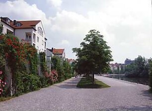 Hansjakob, Gottfried; München - Schwabing, Berliner Str.; Wohnanlage an der Berliner Straße (Schwabinger See) - Außenanlage, nördliche Uferpromenade, Begrünung, Rankhilfen