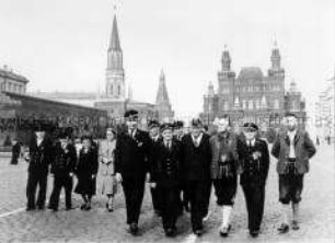Gesamtdeutsche Delegation auf dem Roten Platz in Moskau
