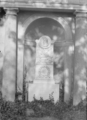 Grabdenkmal des P. A. Graf von Itzenplitz
