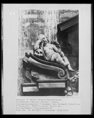 Grabmal des Gerhard Corselius — Linker Putto mit Totenschädel