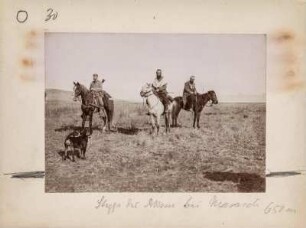 Expeditionsmitglieder zu Pferd : Drei Expeditionsmitglieder zu Pferd in der Steppe bei Kahramanmara?. Links der Geograph Hugo Grothe (1869-1954).