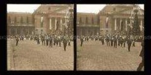 Vorbeimarsch der Schützengruppe aus Worms, Max-Joseph-Platz, München