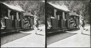 Lok und Waggon der Zahnradbahn zum Mont Revard