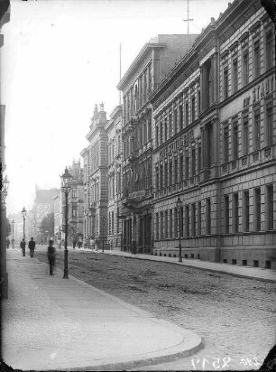 Poststraße - Preußenring - Adolf-Hitler-Ring (Hansering). Blick auf Große Steinstraße 73 (Hotel Stadt Hamburg), Große Steinstraße 21 (Drechsler, Tuchhandlung), Große Steinstraße 20 (Königl.Amtsgericht)