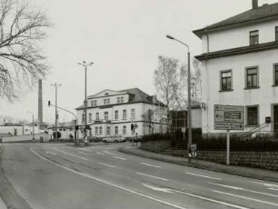 Freiberg, Bebelplatz 2 und 1. Brauerei und Fabrikantenvilla des Brauereibesitzers (1851/1900). Straßenansicht von der Chemnitzer Straße