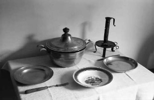 Hausen: Hebelmuseum, Gedeckter Tisch mit Öllicht