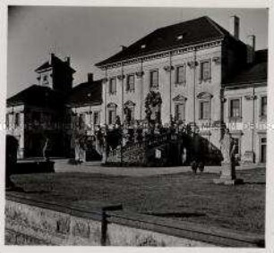 Das hunderttürmige Prag, Schloss Troja, Gartenseite