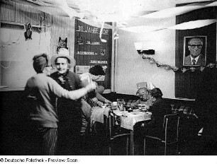 Fasching im "Rentnertreff" der "Vokssolidarität"