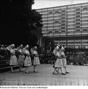 Fotoausstellung, Eröffnung Genosse Hager