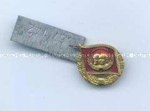 Miniaturnadel der Medaille der Pionierorganisation "Ernst Thälmann" in Gold