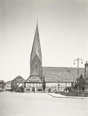 Eutin, Markt, Blick zur Stadtkirche St. Michaelis von Süden