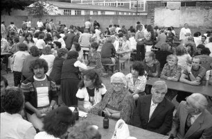 Sommerfest für Spätaussiedler im Übergangswohnheim in der Benzstraße 1 - 3