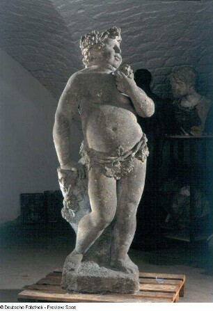 Bacchus : Bacchus. Sandstein; Höhe 177,5 cm (1721-1726; J. M. Oberschall). Privatbesitz