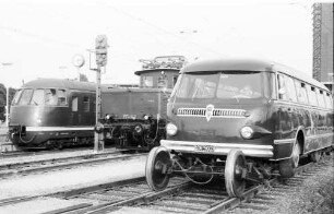 Schondorf: Schienen-Straßen-Bus, E-Lok und Triebwagen