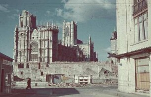 Die Kathedrale Notre-Dame in Évreux von Südwesten (Aufnahme im Rahmen der Fotokampagne im besetzten Frankreich)