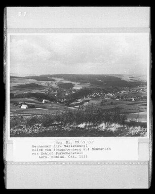 Neuhausen (Erzgebirge), Blick vom Schwartenberg auf den Ort mit Schloss Purschenstein