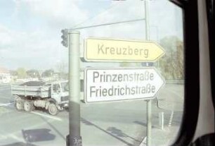 Berlin: Schild am Lützow-Platz; Kreuzberg