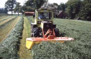 Fotografie: Erntetechnik, Mähwerk, Trommelmähwerk, Transport, Frontmähwerk
