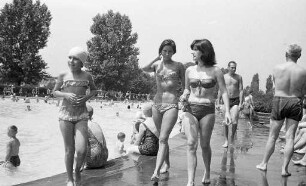 Badebetrieb im Freibad Rüppurr.
