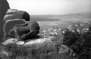 Schöna (Reinhardtsdorf-Schöna). Ortsteilansicht. Blick von der Kaiserkrone mit sog. Löwenwache