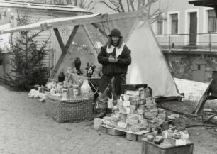 Königstein. Festung. Weihnachtsmarkt. Töpfer mit Brennofen vor seinem Verkaufsstand