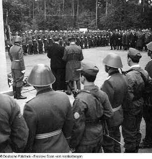 Überführung der Urne des polnischen Generals nach Warschau