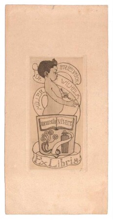 Exlibris für Dr. Friedrich Wilhelm Müller : Ein kleiner Junge mit Löffel in der Hand steht hinter einem Schild mit Bild und Text, um ihn herum ein Spruchband mit Namenszug, weiteres Spruchband mit Text um den Schild gelegt