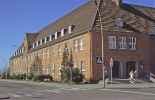 Bad Oldesloe: Mommsenstraße 11: Frontansicht mit Nordgiebel