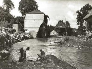 Unwetterkatastrophe im Osterzgebirge am 8./9. Juli 1927. Berggießhübel nach dem Hochwasser. Zerstörte Häuser
