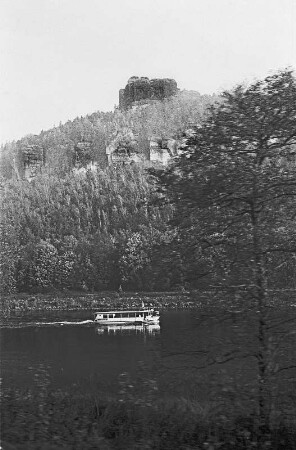 Eisenbahnfahrt Berlin-Prag-Wien : Eisenbahnfahrt Berlin-Prag-Wien, Elbsandsteingebirge, Burg Lilienstein