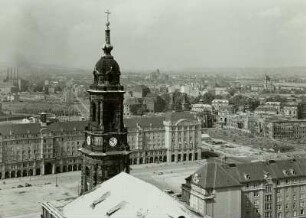 Dresden. Blick vom Rathausturm nach Westnordwest auf Kreuzkirche und Altmarkt