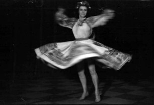Bukarest: Oper, Mercedes Pavelic tanzt "Kroatische Tänze"