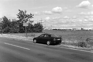 Autohaus Zingelmann: Werbefahrt: an Stadtgrenze: Neumodell Mazda