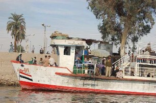 Luxor - Personenfähre am Nilufer : Personenfähre am Westufer des Nil bei Luxor, aufgenommen 2006