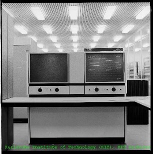 Rechenanlage der Firma IBM in der Datenverarbeitungszentrale (DVZ)