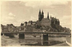 Meißen. Burgberg mit Albrechtsburg und Dom. Blick über die Elbe