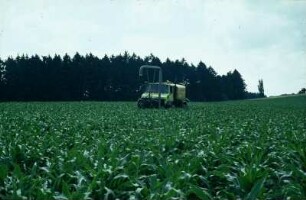 Fotografie: Gülleausbringung, Mais, Systemtraktor