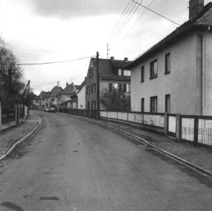 Dresden-Kaitz. Kaitzer Weinberg. Blick nach Osten mit Wohnhäusern Nr. 23 und 21