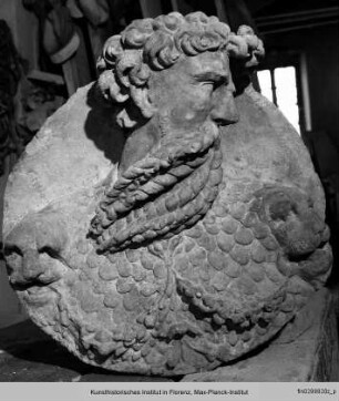 Tondo mit bärtiger Halbfigur